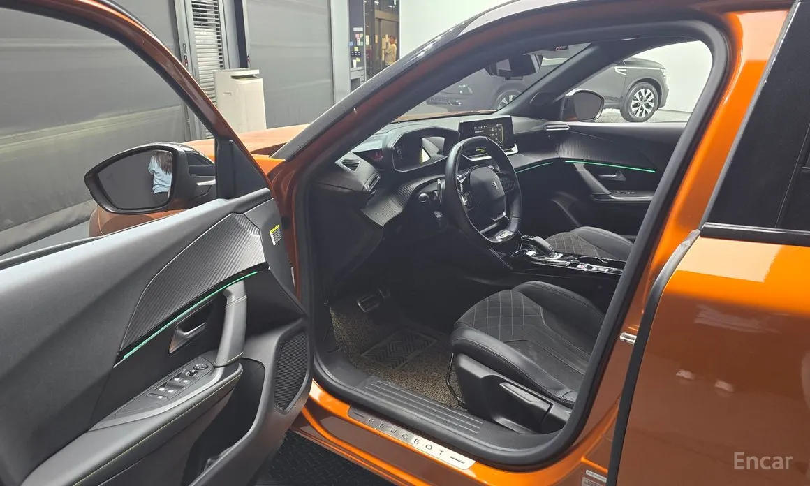 Фото 10 - Peugeot 2008