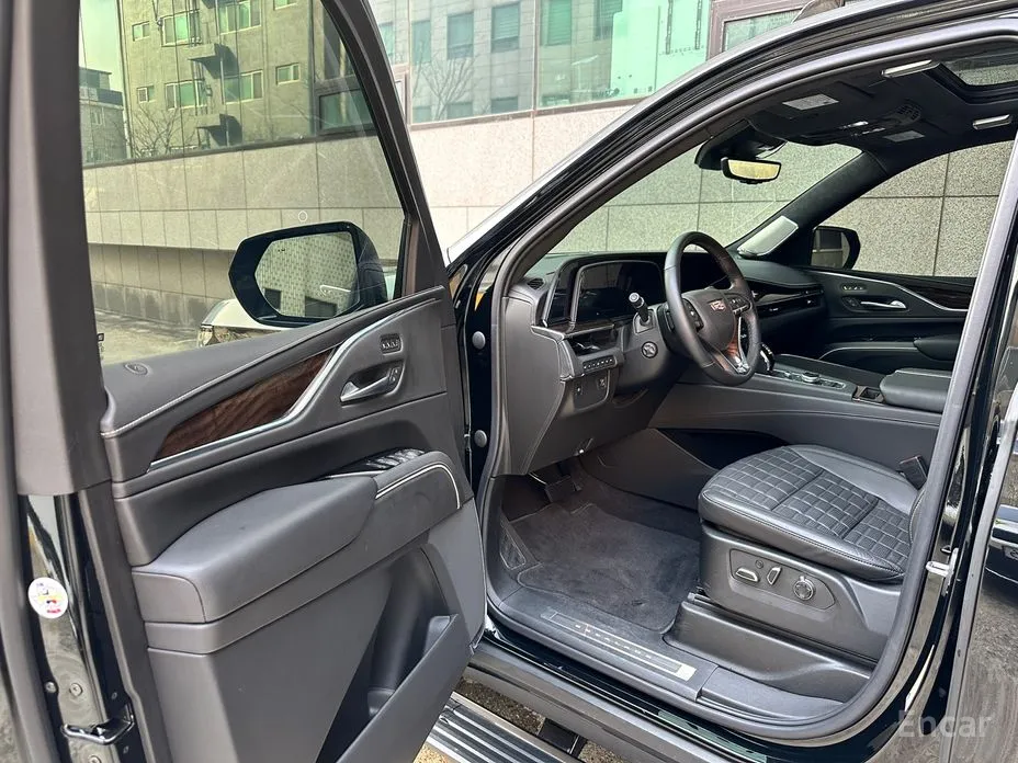 Фото 10 - Cadillac Escalade