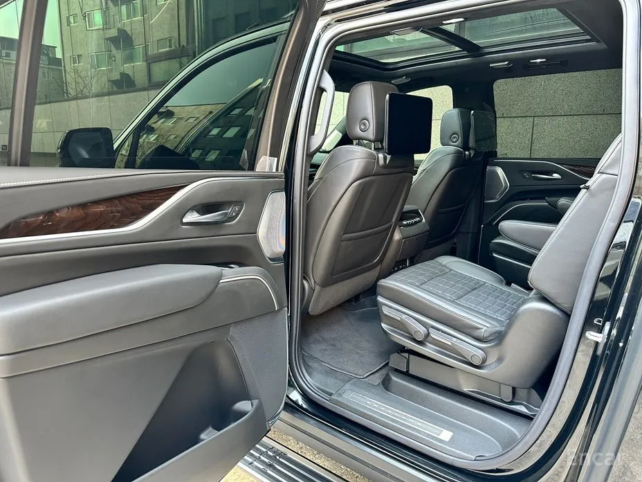 Фото 12 - Cadillac Escalade