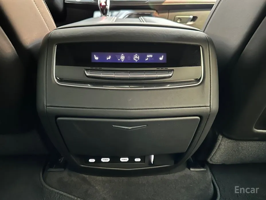 Фото 17 - Cadillac Escalade