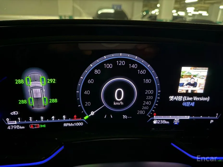 Фото 8 - Cadillac Escalade