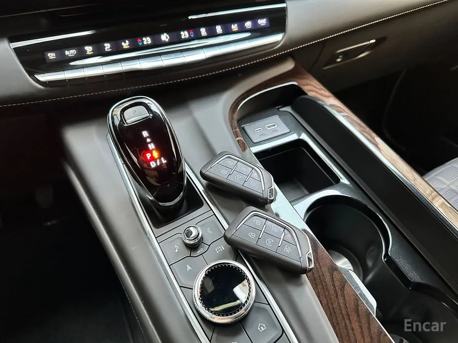 Фото 9 - Cadillac Escalade