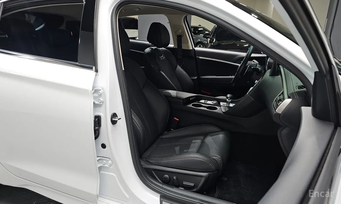 Фото 10 - Genesis G70