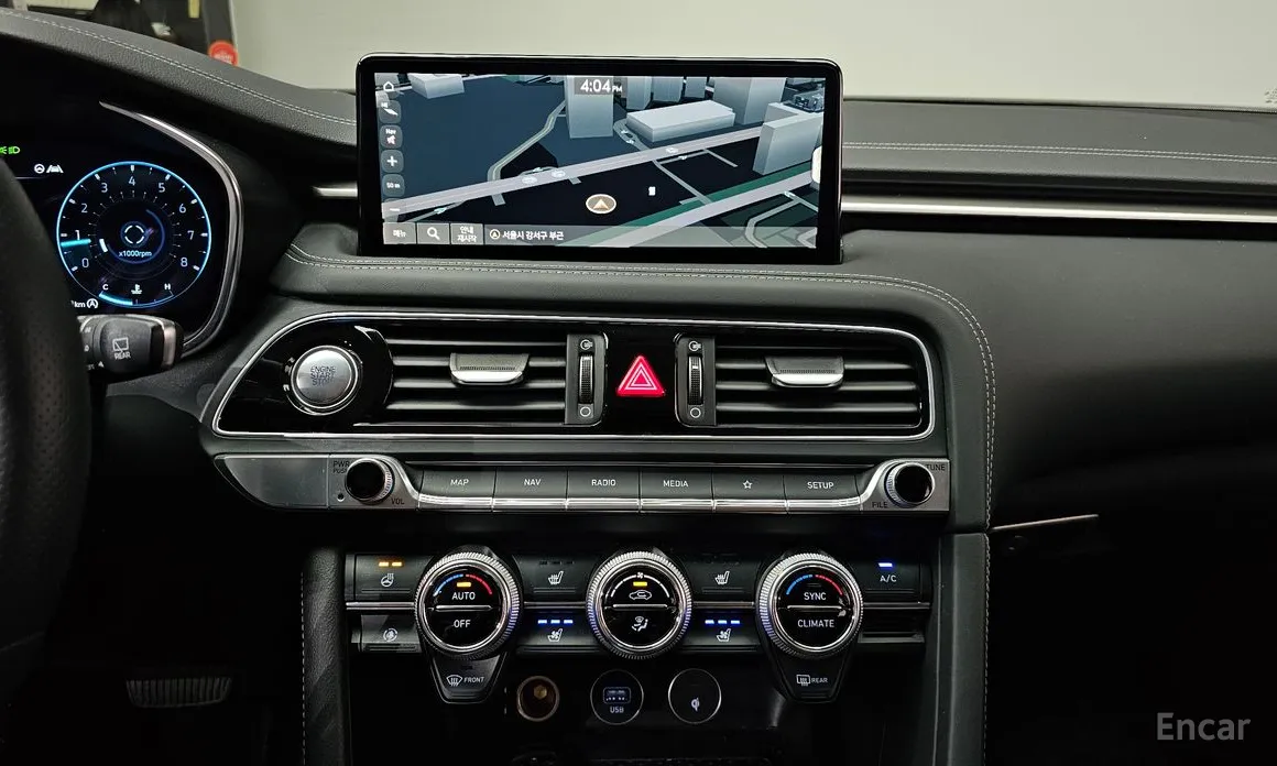 Фото 14 - Genesis G70