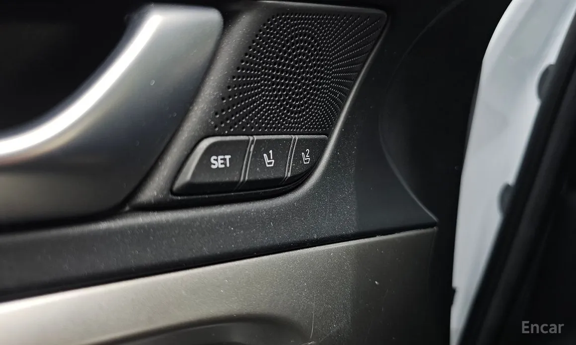 Фото 18 - Genesis G70