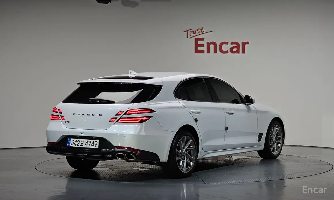 Фото 2 - Genesis G70