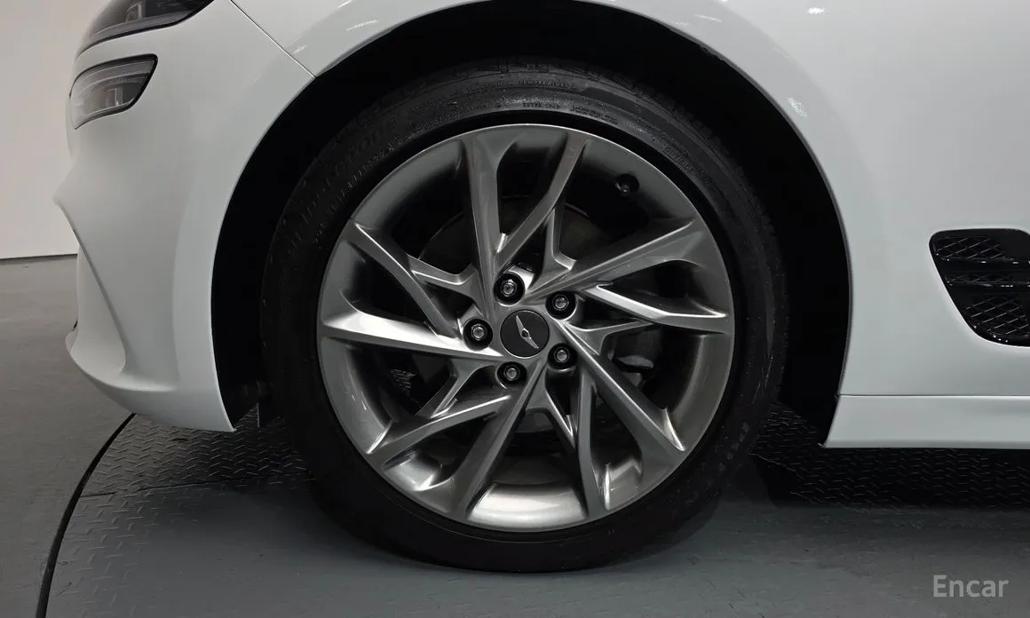 Фото 5 - Genesis G70