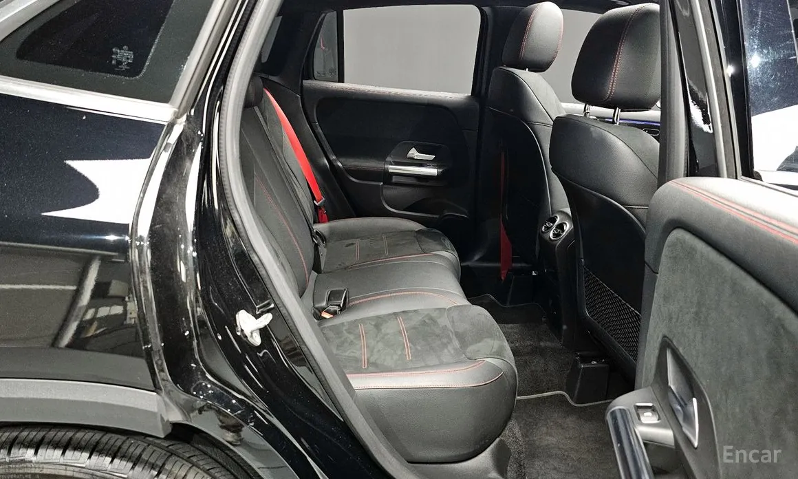 Фото 12 - Mercedes-Benz GLA-Class