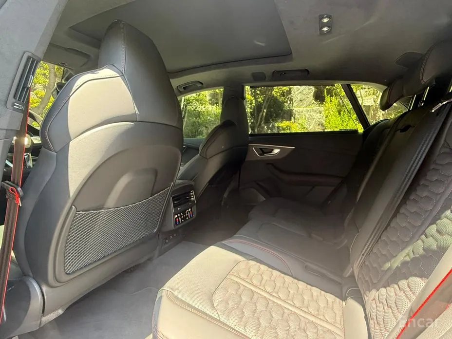 Фото 18 - Audi RS Q8