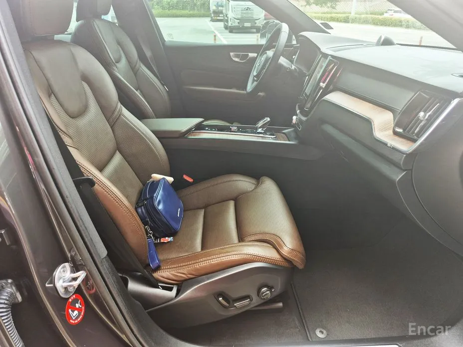 Фото 11 - Volvo XC60