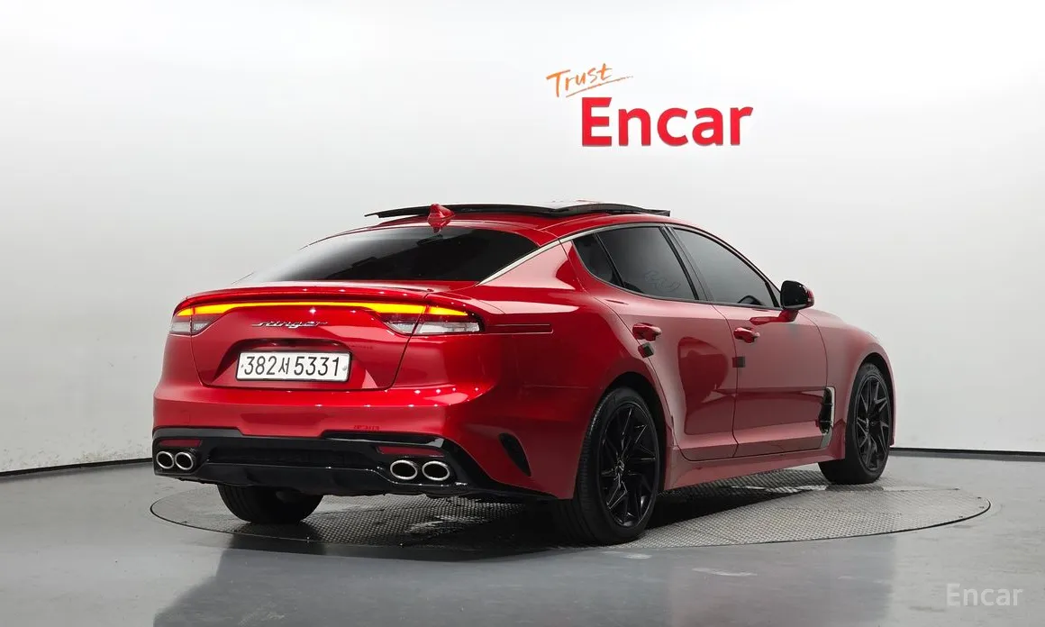 Фото 2 - Kia Stinger