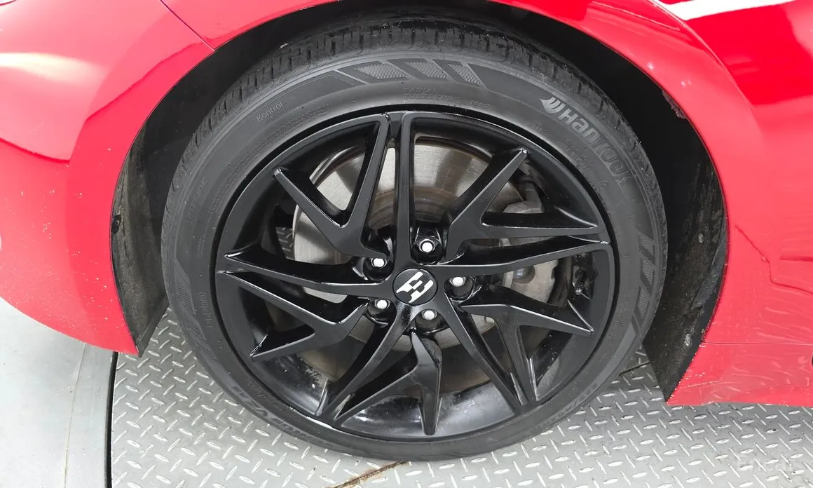 Фото 5 - Kia Stinger