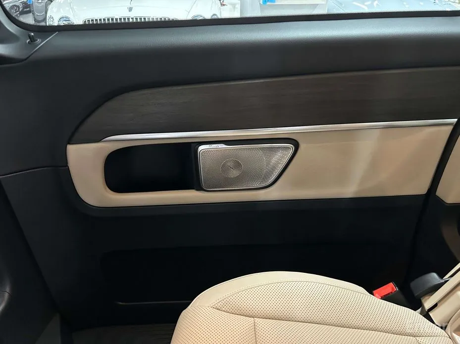 Фото 16 - Mercedes-Benz V-Class