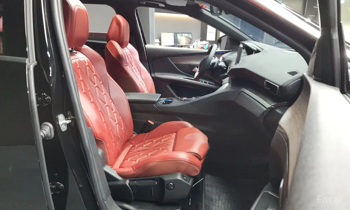 Фото 11 - Peugeot 5008