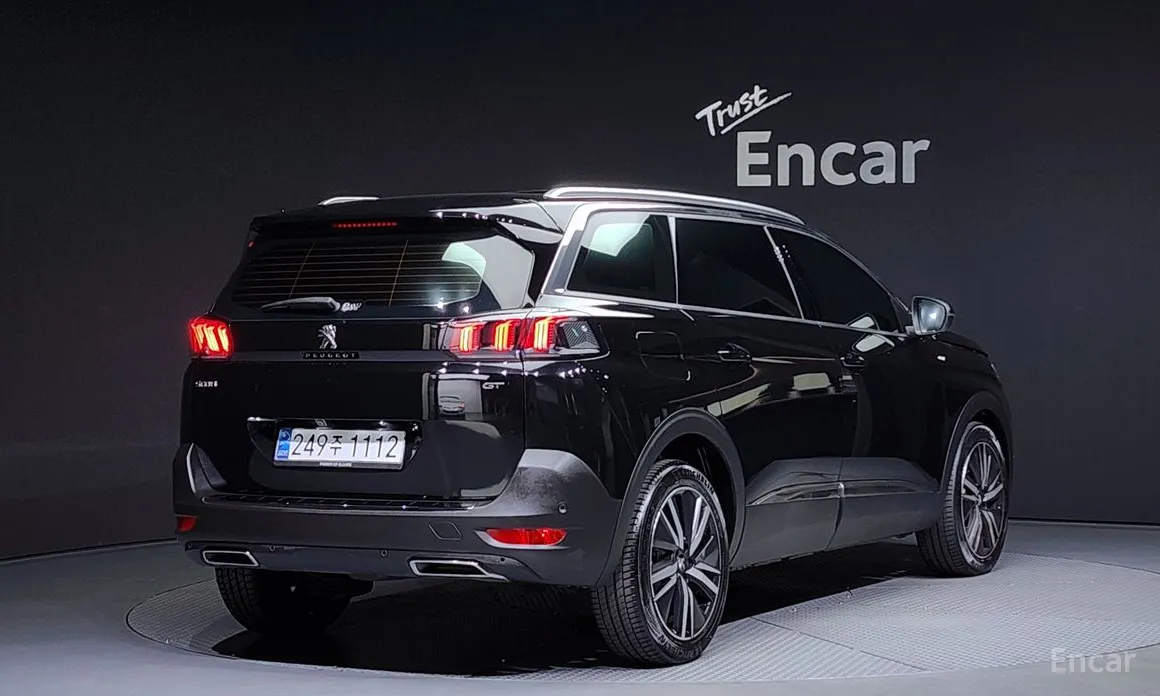 Фото 2 - Peugeot 5008