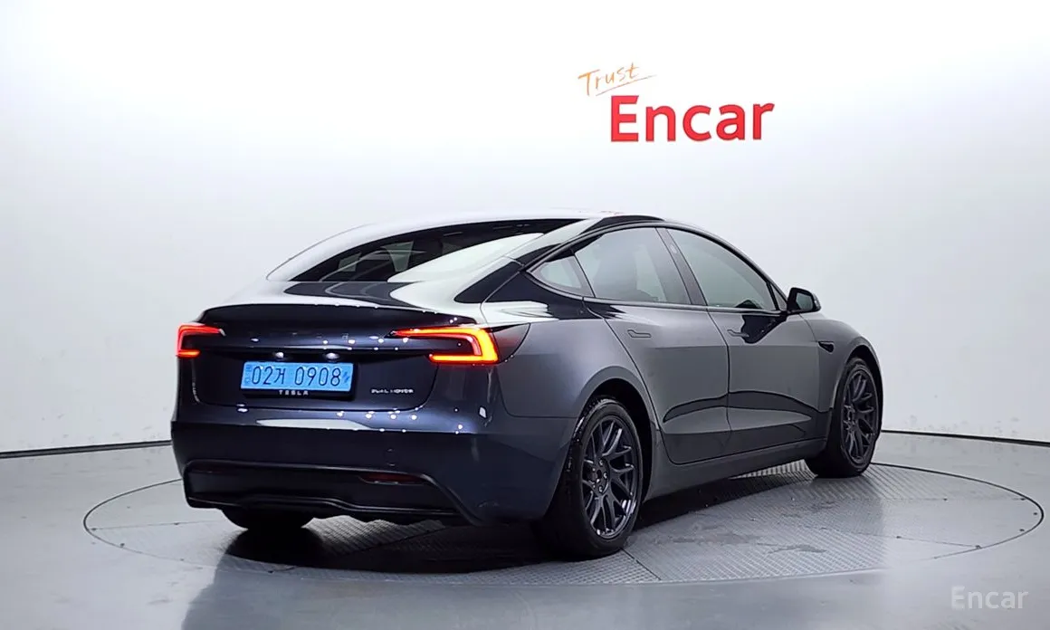 Фото 2 - Tesla Model 3