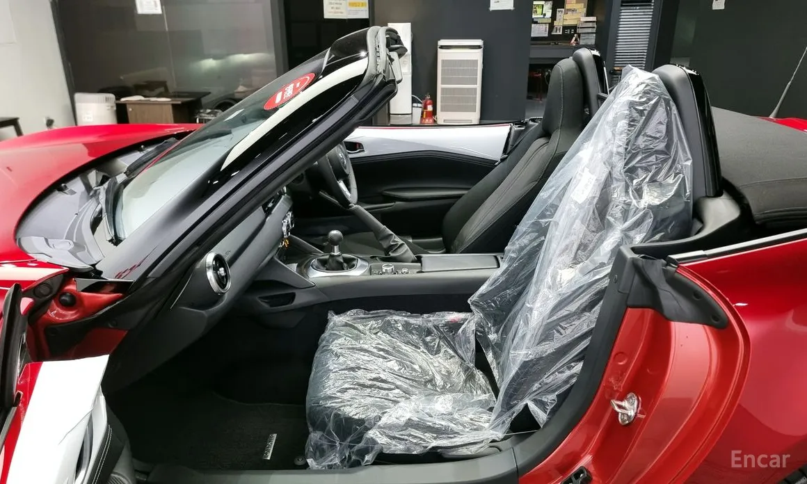 Фото 10 - Mazda MX-5 Miata