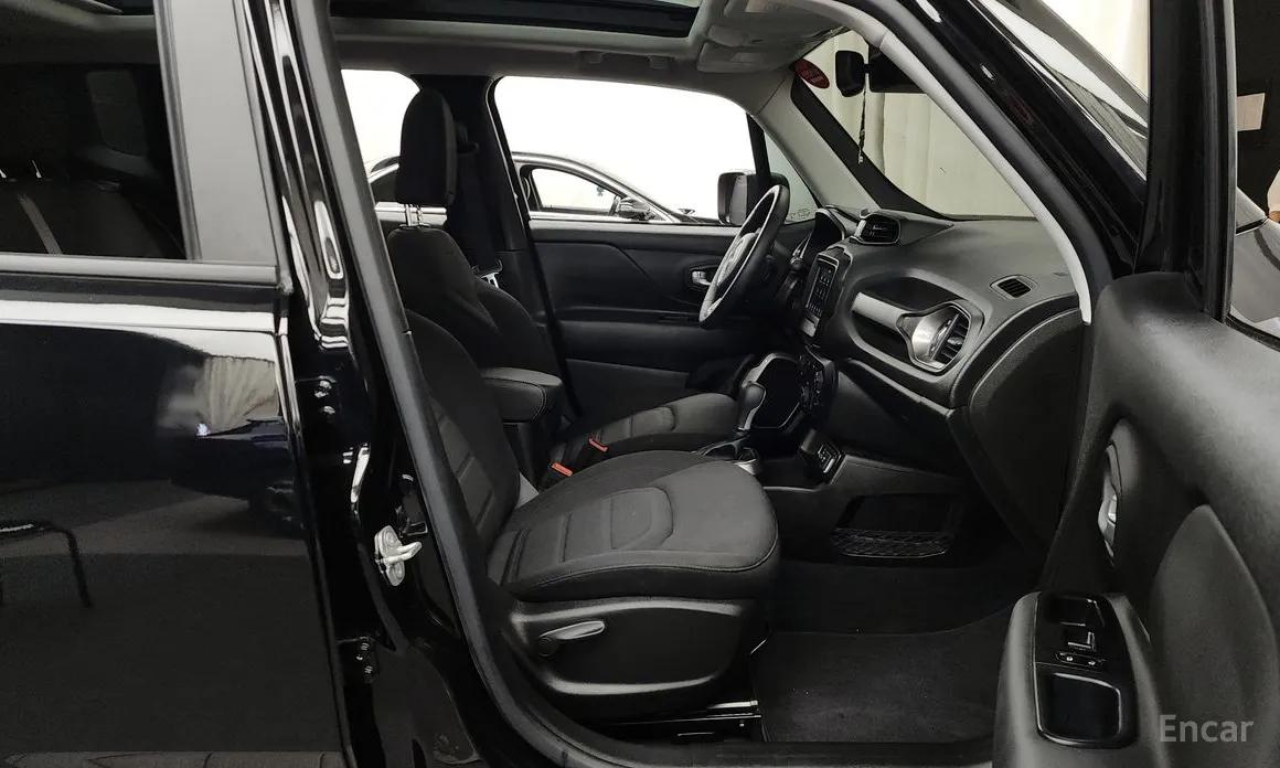 Фото 11 - Jeep Renegade