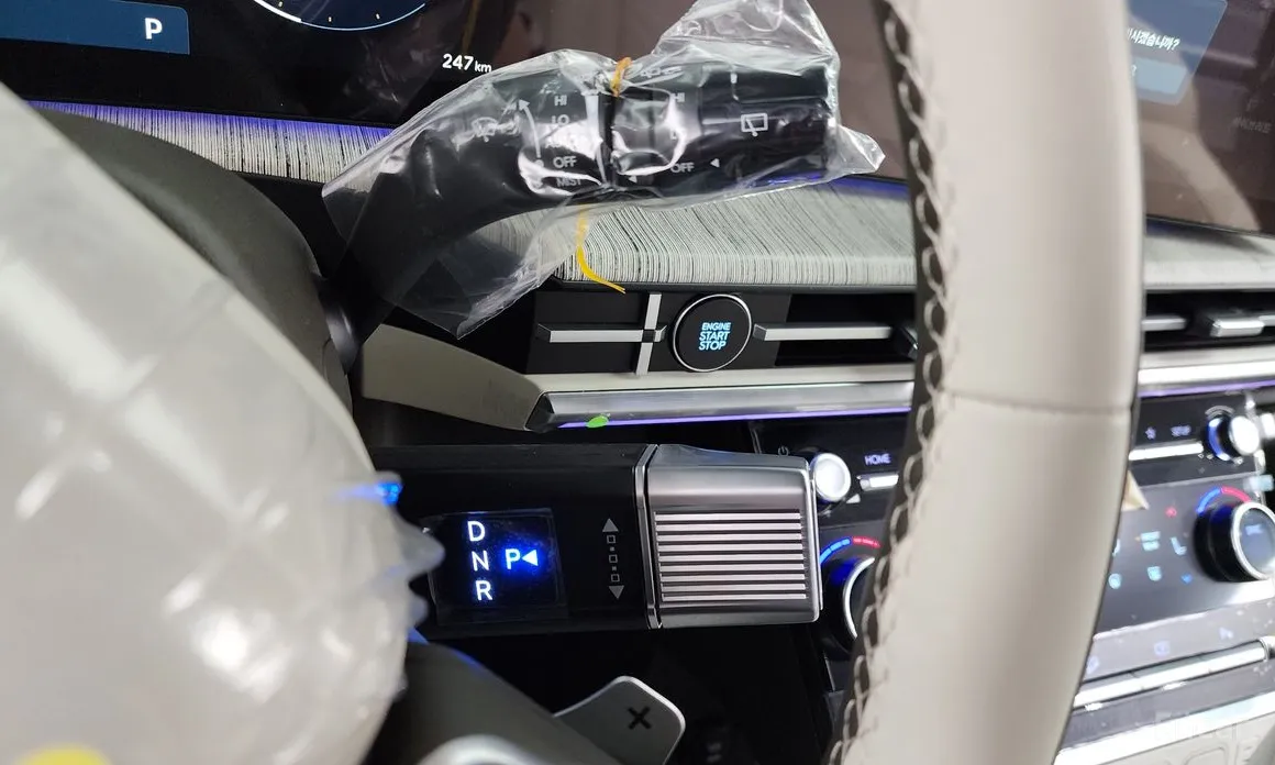 Фото 9 - Hyundai Santa Fe