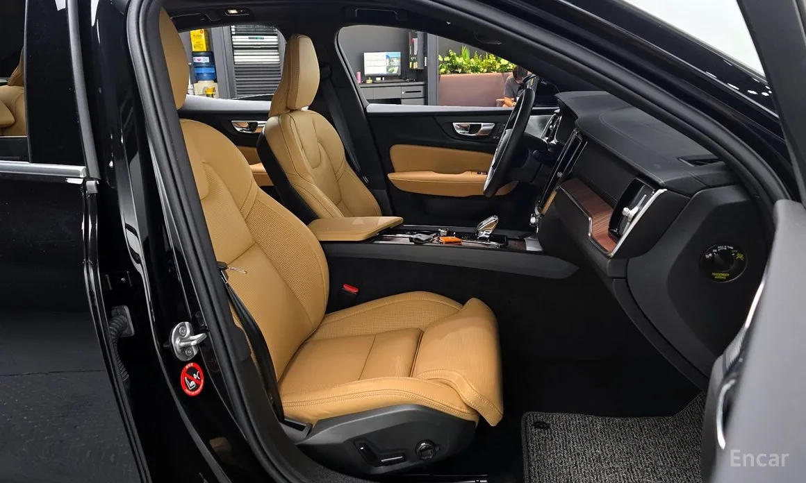 Фото 10 - Volvo S60