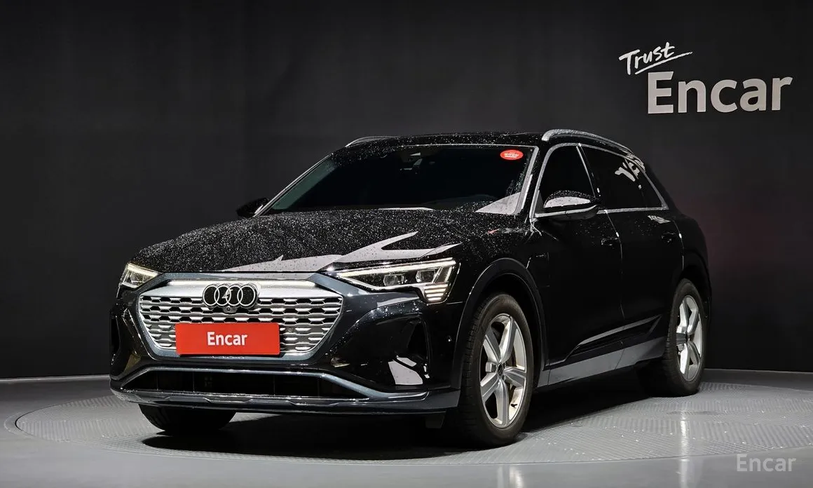 Фото 1 - Audi Q8 e-tron