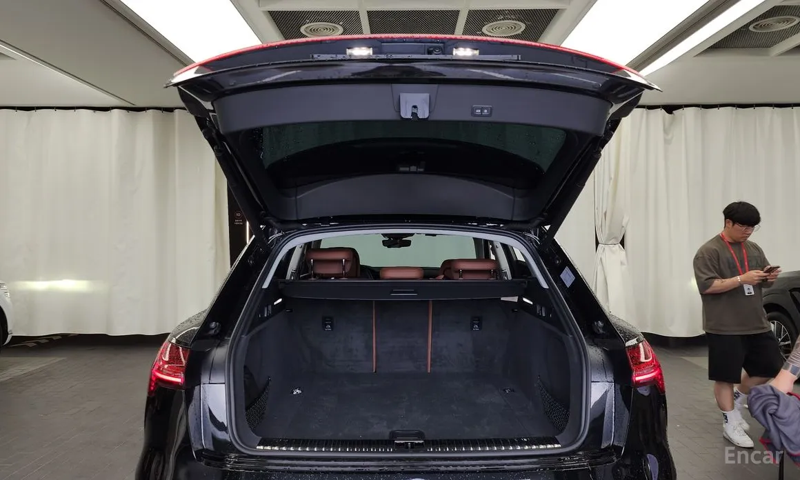 Фото 20 - Audi Q8 e-tron