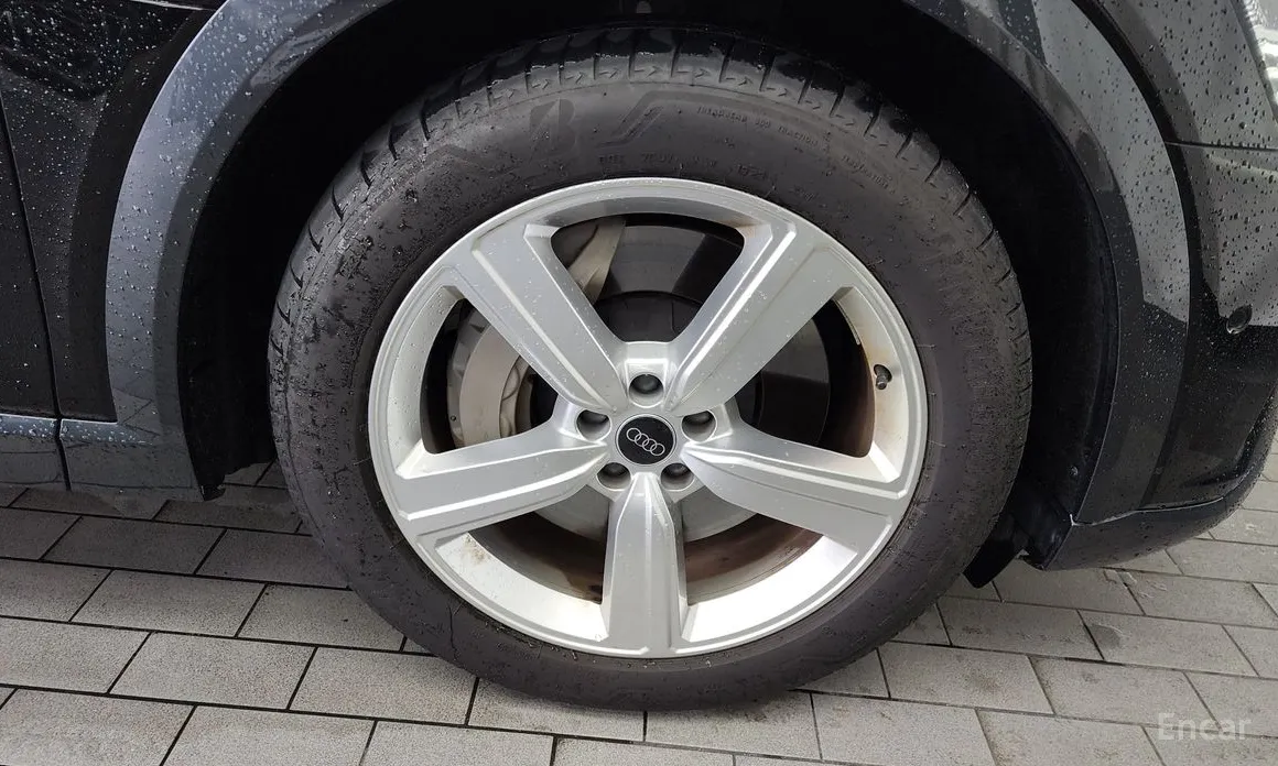 Фото 5 - Audi Q8 e-tron