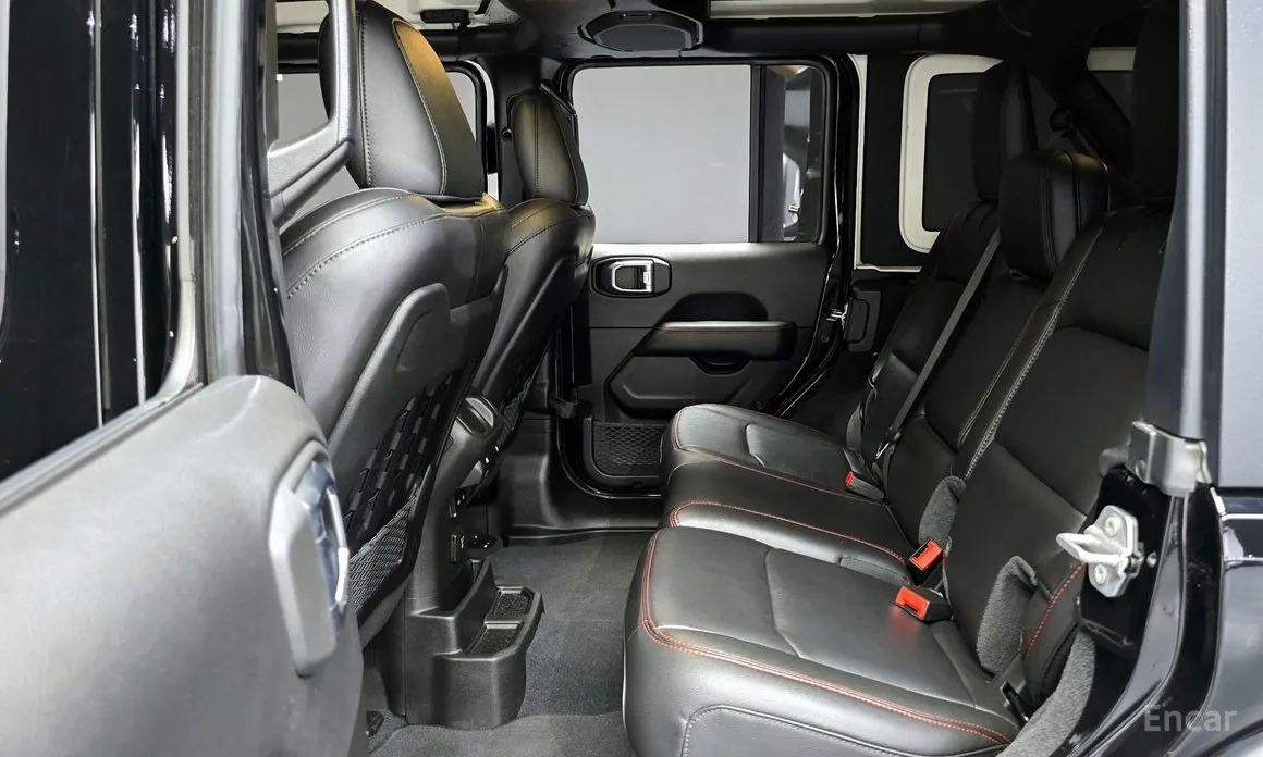 Фото 12 - Jeep Wrangler