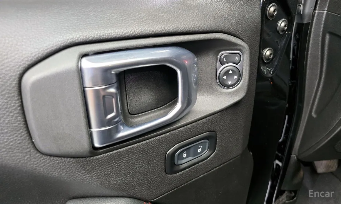 Фото 17 - Jeep Wrangler