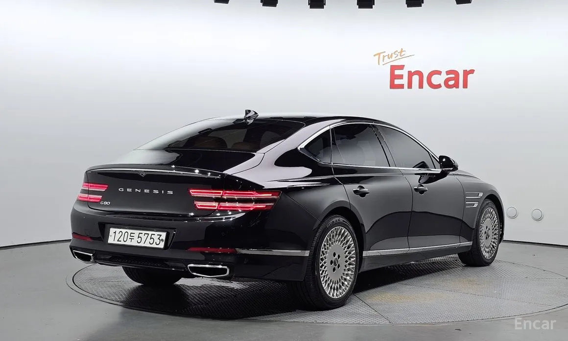 Фото 2 - Genesis G80