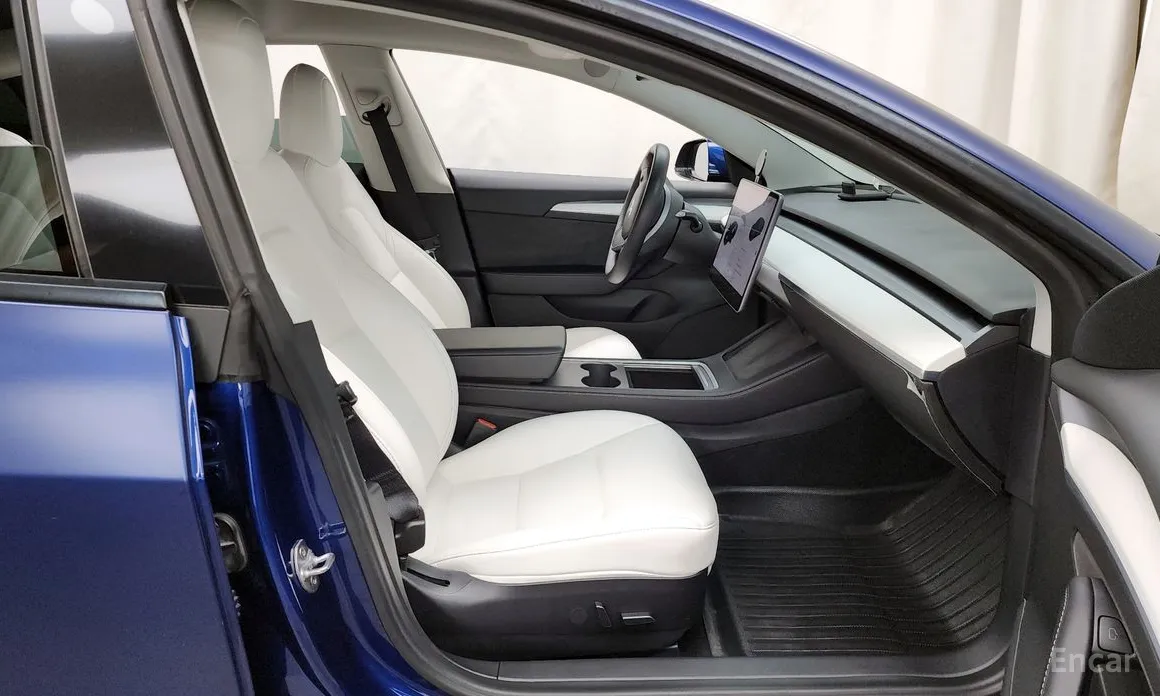 Photo 11 - Tesla Model 3