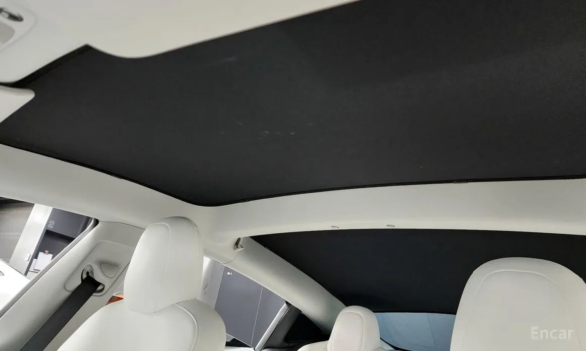 Photo 18 - Tesla Model 3