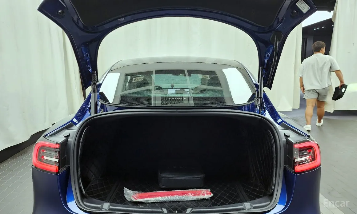 Photo 20 - Tesla Model 3
