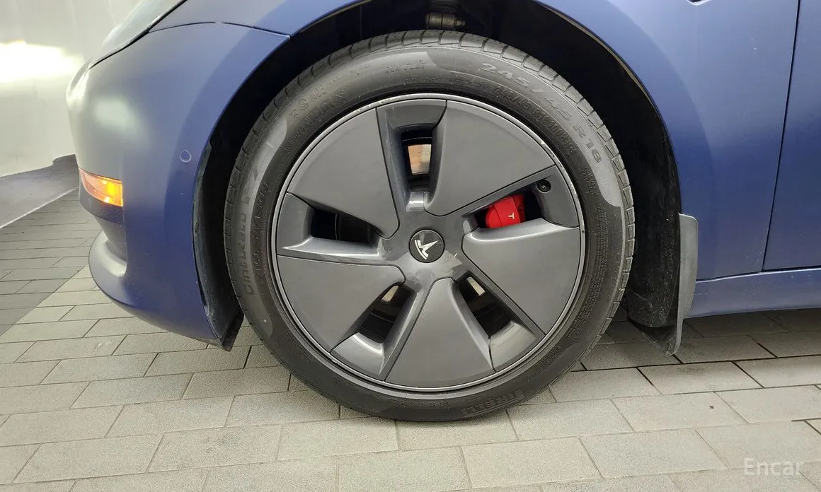 Photo 5 - Tesla Model 3