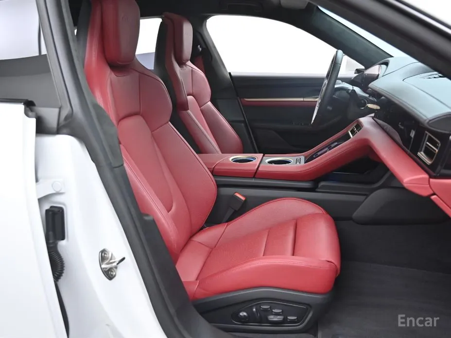 Фото 10 - Porsche Taycan