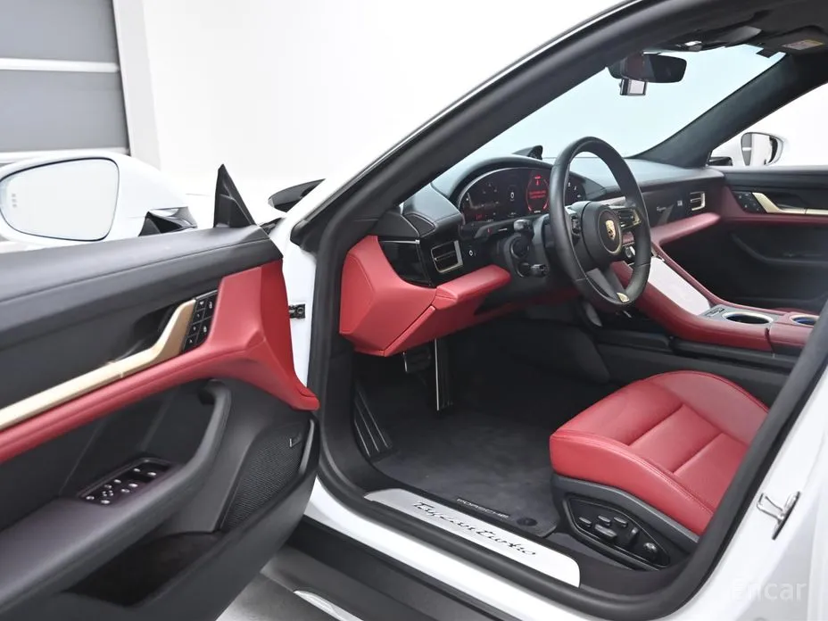 Фото 11 - Porsche Taycan