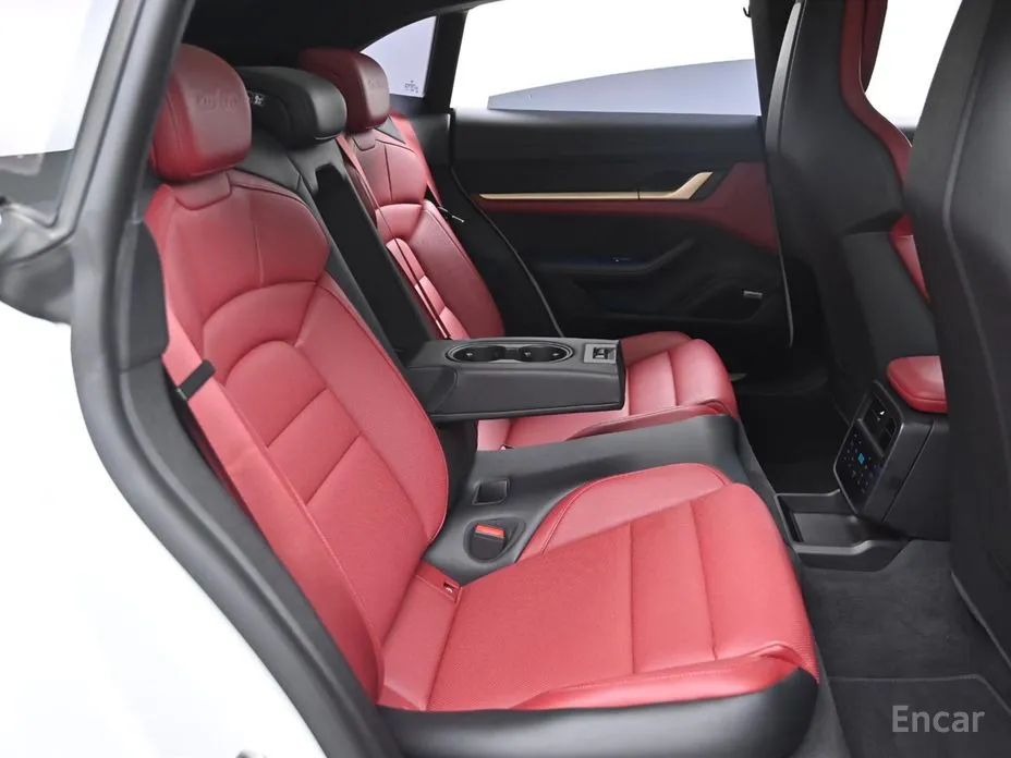 Фото 12 - Porsche Taycan