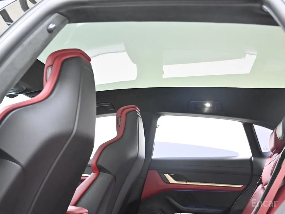 Фото 19 - Porsche Taycan