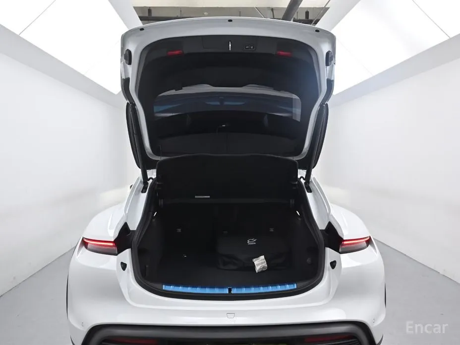 Фото 20 - Porsche Taycan