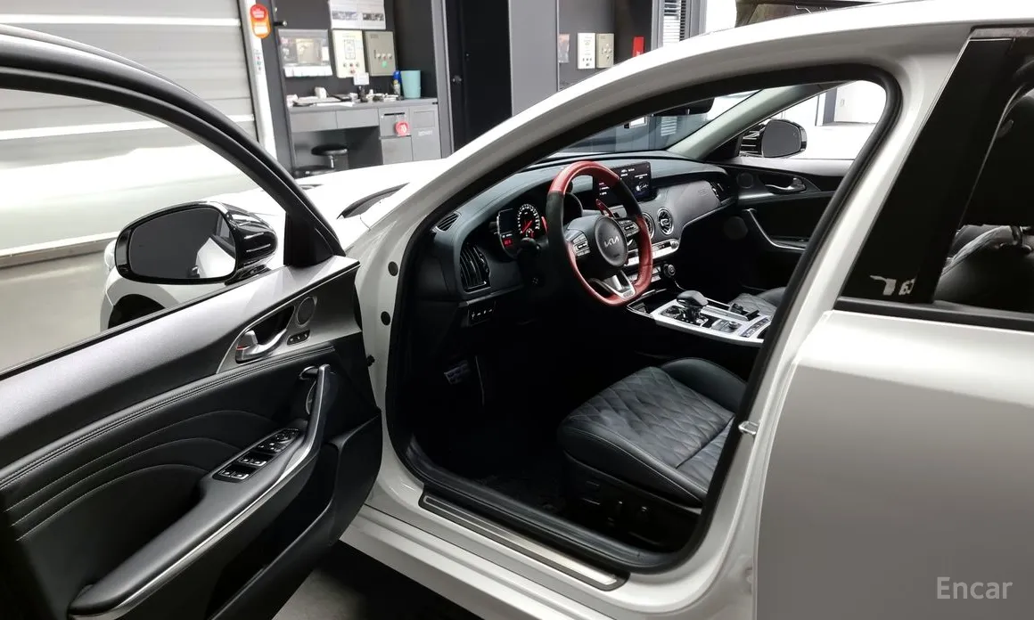 Фото 10 - Kia Stinger