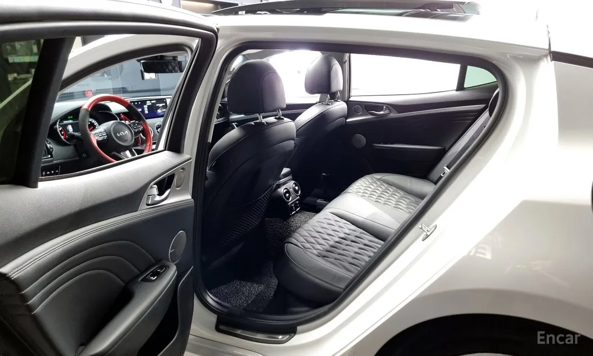 Фото 11 - Kia Stinger