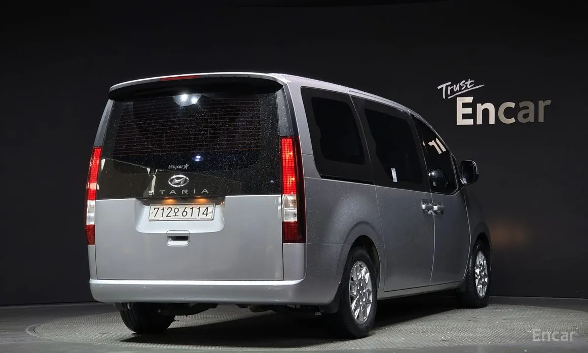 Фото 2 - Hyundai Staria