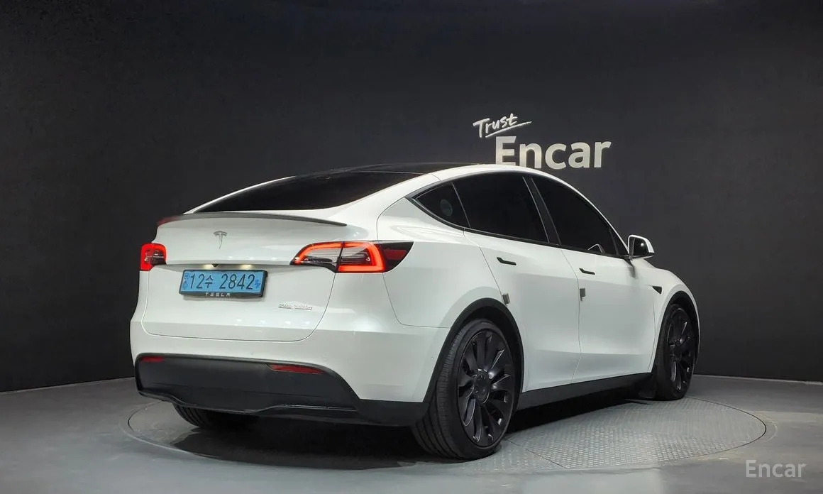 Фото 2 - Tesla Model Y