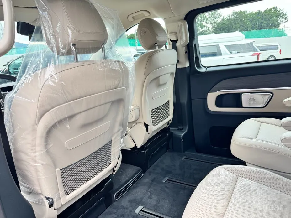 Фото 13 - Mercedes-Benz V-Class