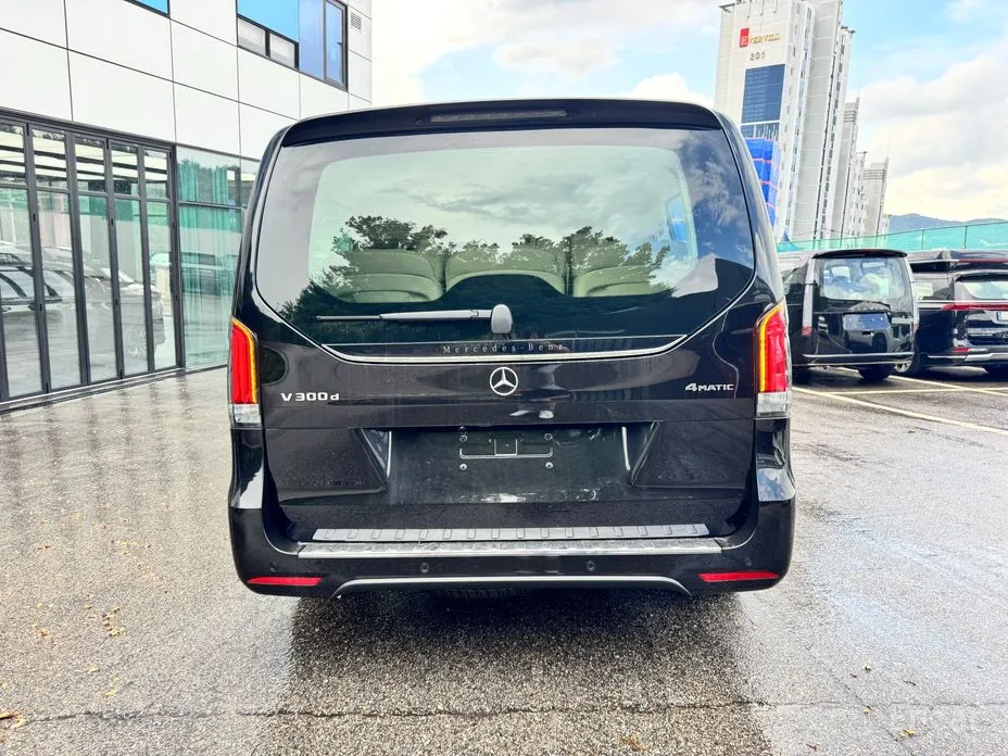 Фото 4 - Mercedes-Benz V-Class