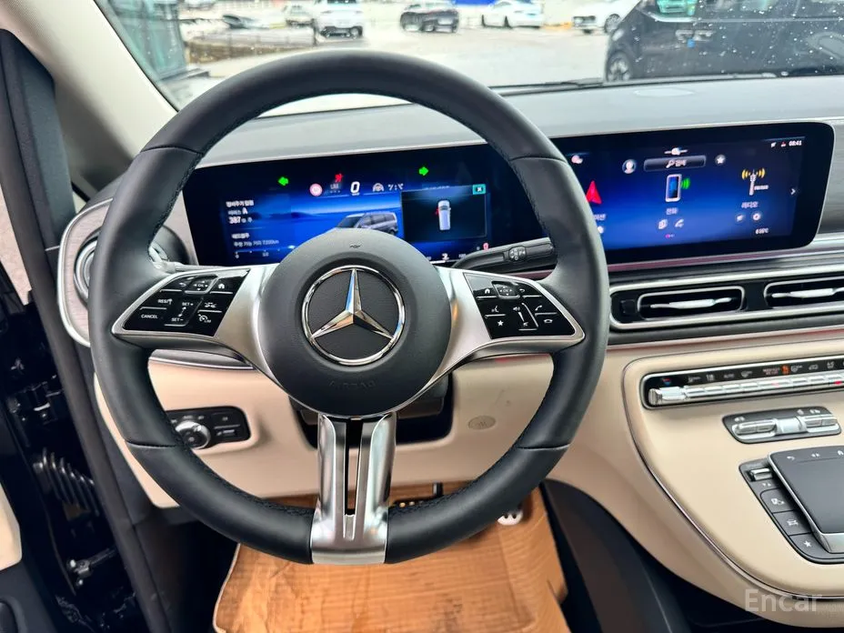 Фото 9 - Mercedes-Benz V-Class