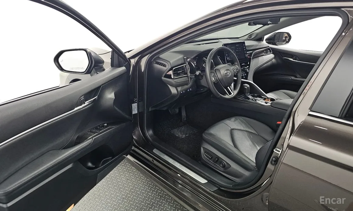 Фото 10 - Toyota Camry