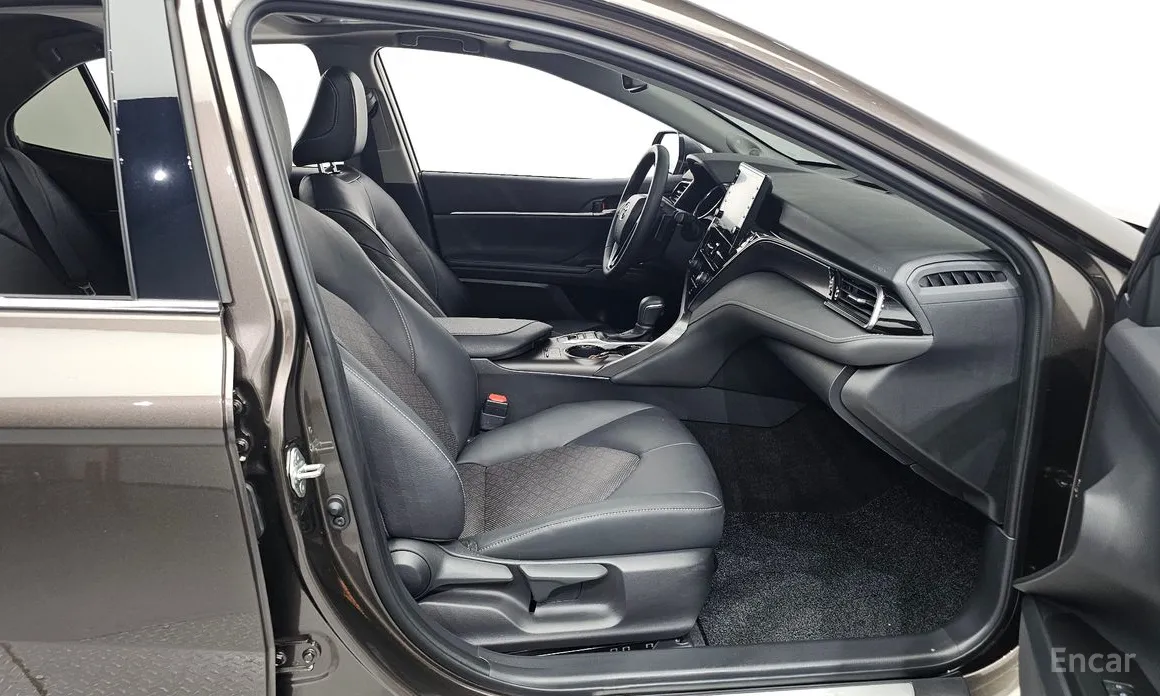 Фото 11 - Toyota Camry