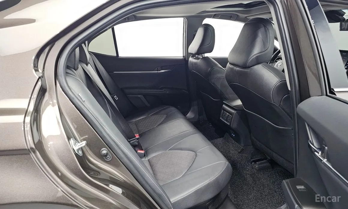 Фото 12 - Toyota Camry