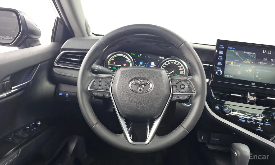 Фото 13 - Toyota Camry